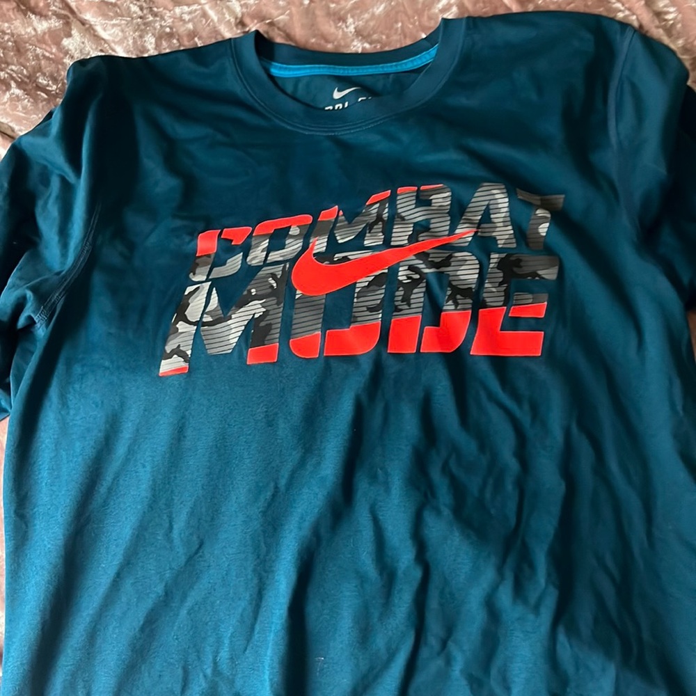 Men’s Nike shirt